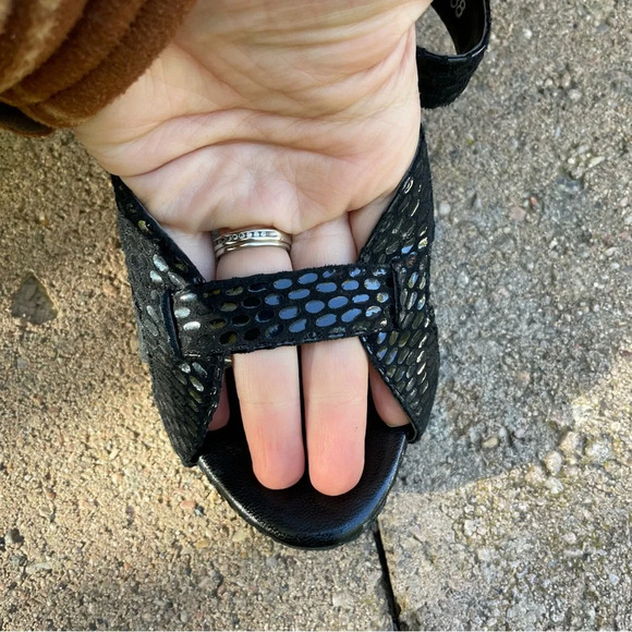 MEDICI Women’s Black Shimmer Strap Heel Size 38 - Picture 7 of 13